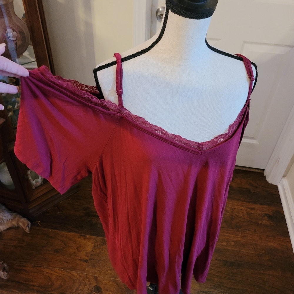 Torrid size 4 shirt. Burgundy cold shoulder short. EUC.